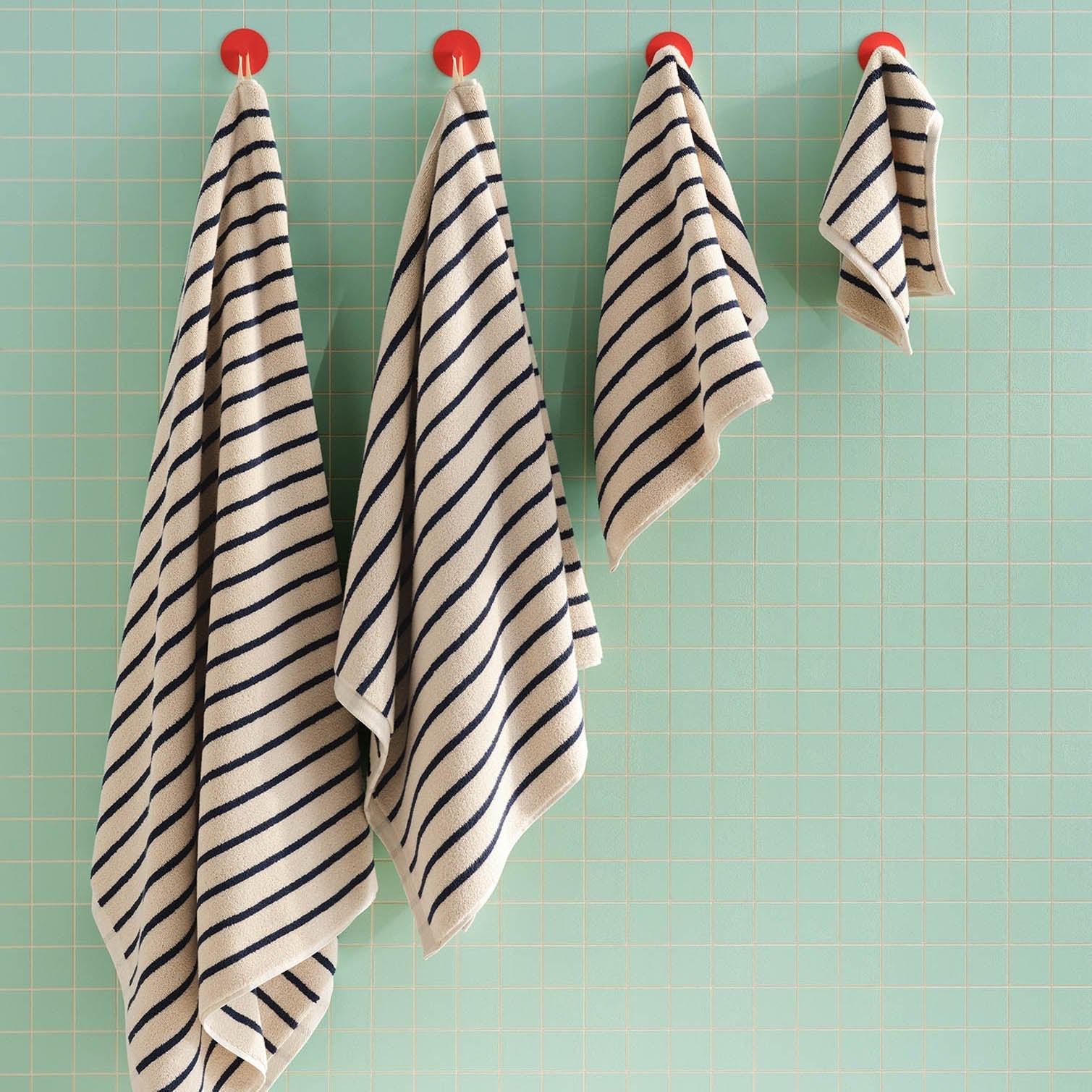 Super-Plush Set of 4 Bath Towel Bundle D6